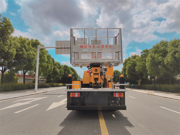 國六  江鈴27米高 空 作 業(yè) 車