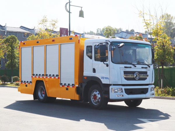 東風(fēng)D9大流量排水車